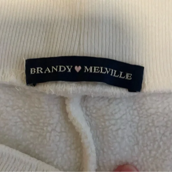 Women’s Brandy Melville white capri sweat pants size Medium - Picture 4 of 4